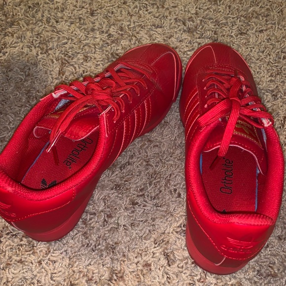 Adidas - Picture 3 of 4